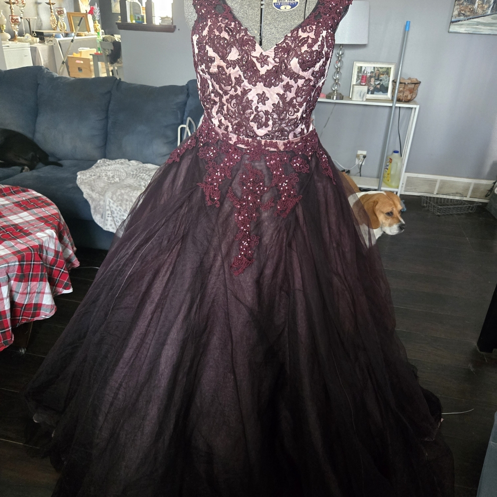 Elegant Burgundy Lace Prom Dress